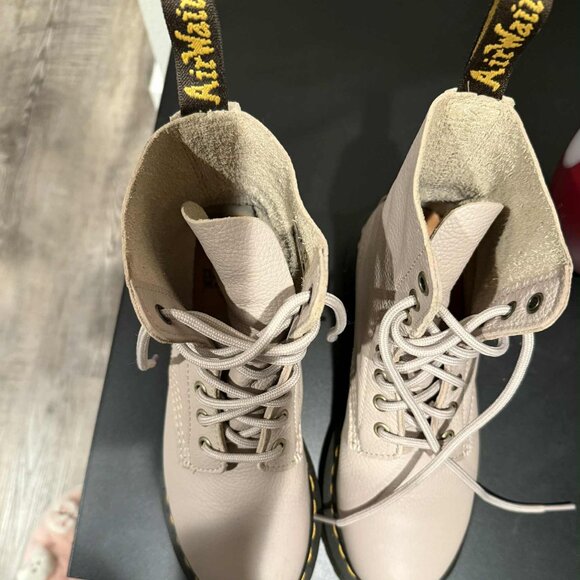 Dr Martens airwair boots - Picture 3 of 3